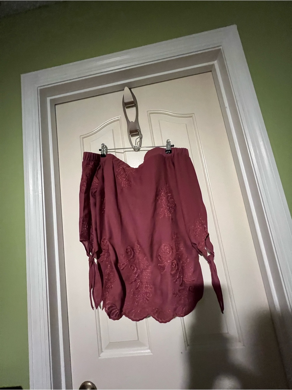 Off-Shoulder Embroidered top in Mauve